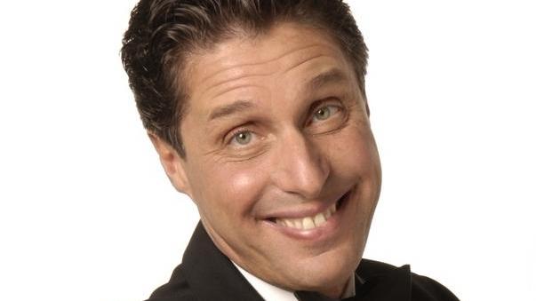 Magia e tante risate in piazza con lo show di Raul Cremona