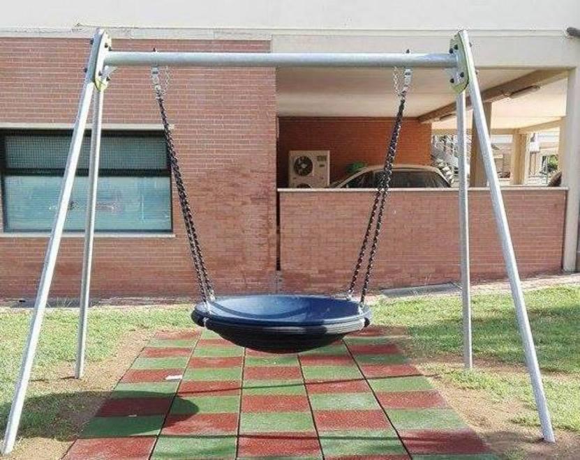 Nel parco c’è l’altalena inclusiva 