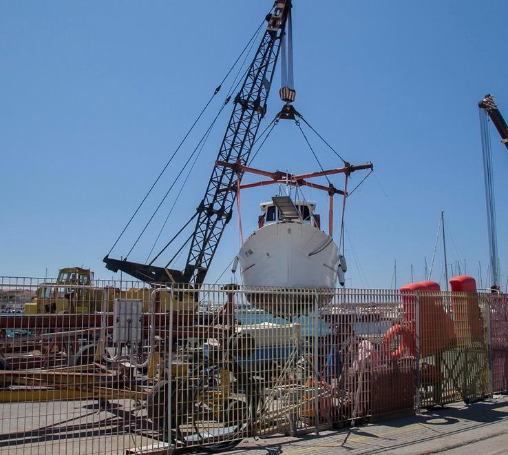 Battello contro gli scogli due turisti restano feriti 