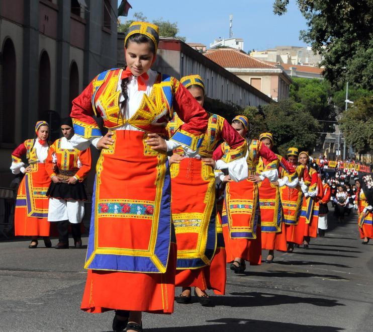 In quei costumi la storia di un’isola 