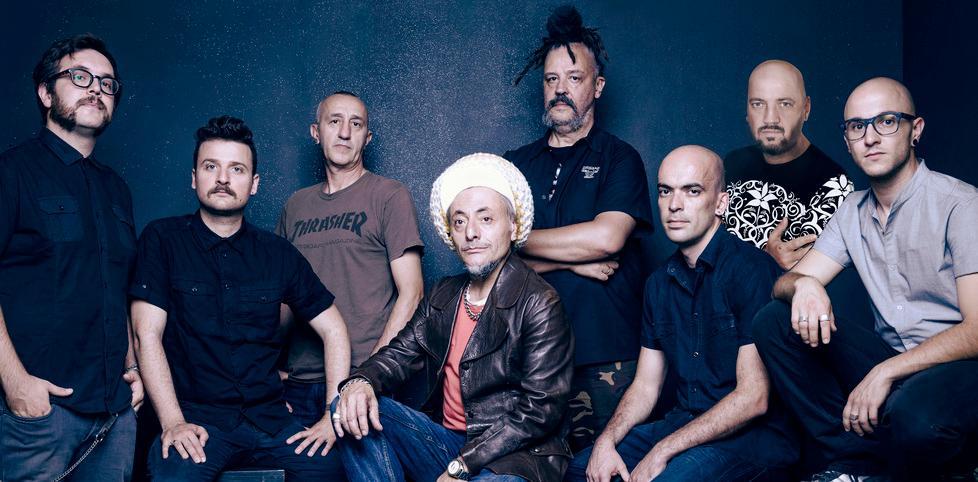 La storia del reggae italiano sul palco con gli Africa Unite 