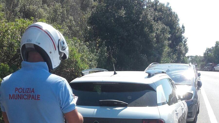 Un parcheggio selvaggio lungo il Romito