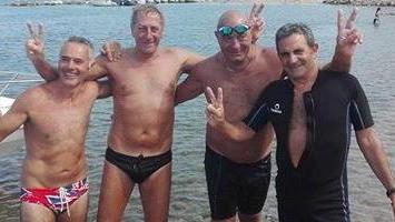 Traversata a nuoto di 4 amici nello stretto di Messina