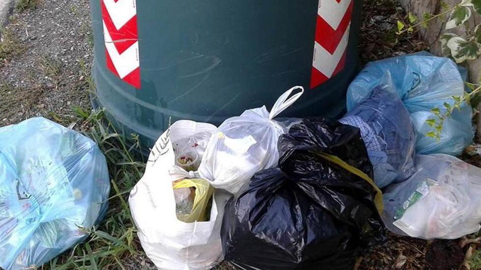 Inciviltà e degrado vanno a braccetto: le segnalazioni