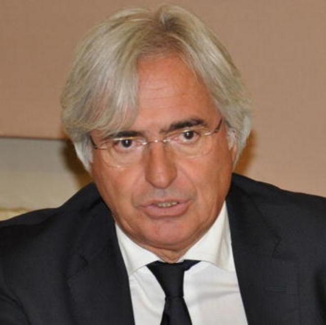 Buratti si difende: «Giusto onorare le vittime col silenzio»