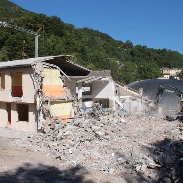 E a Fiumalbo le ruspe demoliscono le scuole Le rifanno più sicure: «Pronte fra un anno»