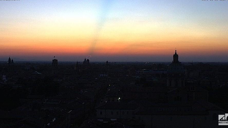 Il mistero del fascio blu nel cielo