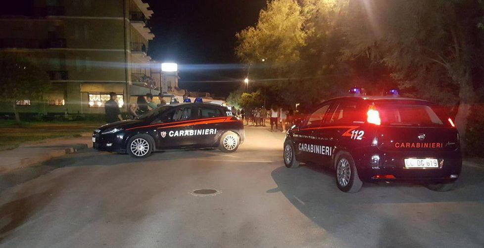 I carabinieri davanti al ristorante