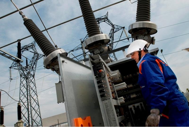 Tecnici Enel al lavoro 