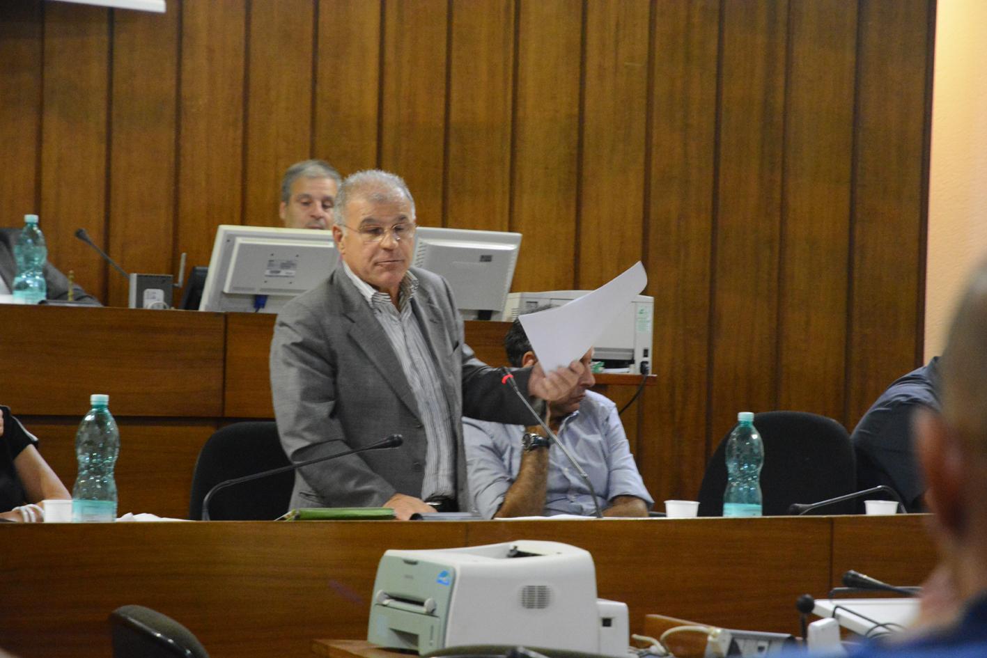 Il sindaco Tendas durante il Consiglio di ieri