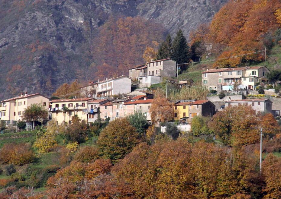 Strada dissestata, preoccupazione e rabbia a Terrinca