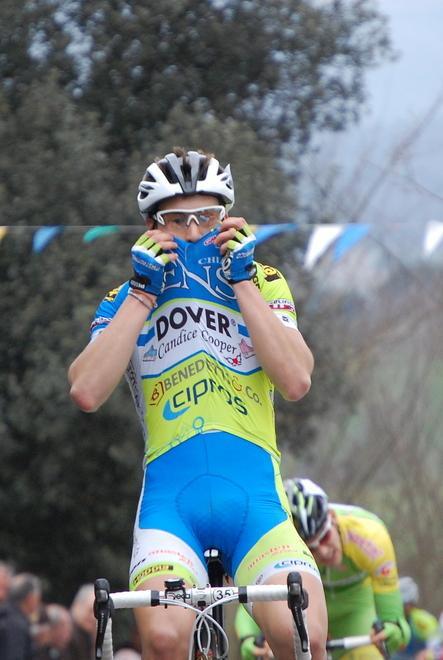 Bettiol si arrende solo a Naesen Ritirato Sagan 