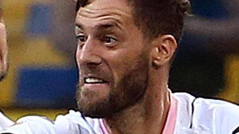 LA CRISI»FISCHI A SAN SIRO