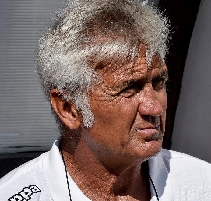 Tutti dietro e un po’ di fortuna, ma il gruppo sembra solido e sa soffrire 