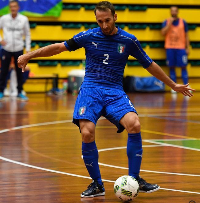  Kaos, 100 maglie azzurre di Ercolessi