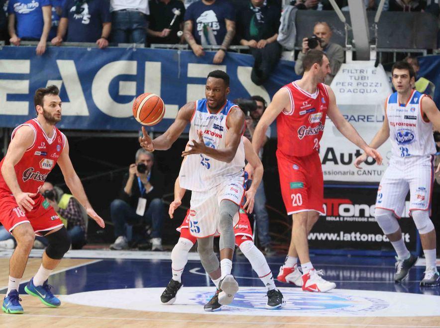 Fiba-Euroleague, è caos Cantù punta al ripescaggio 