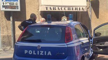 Due profughi litigano per un resto di 7 euro, il tabaccaio chiama la polizia