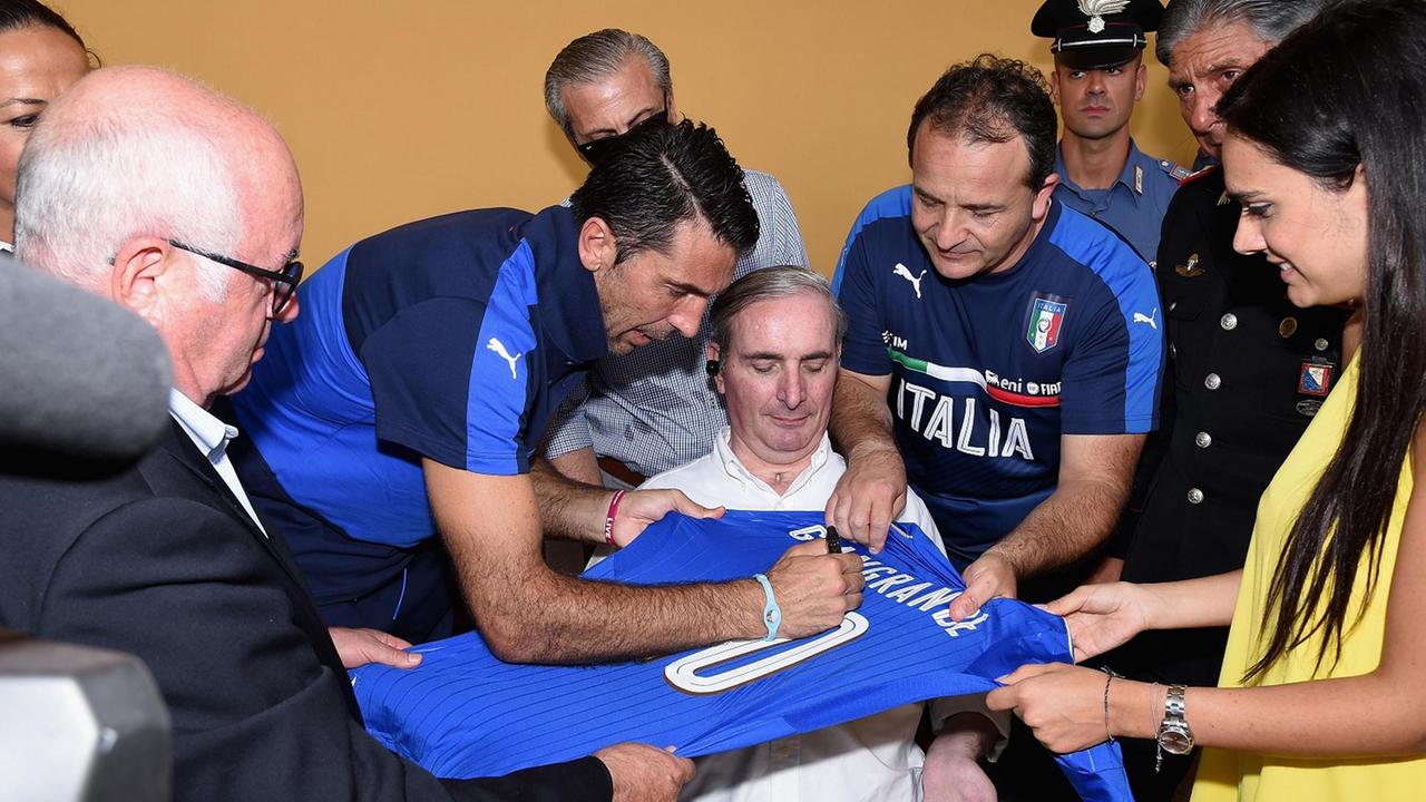 Il maresciallo Giuseppe Giangrande a Coverciano