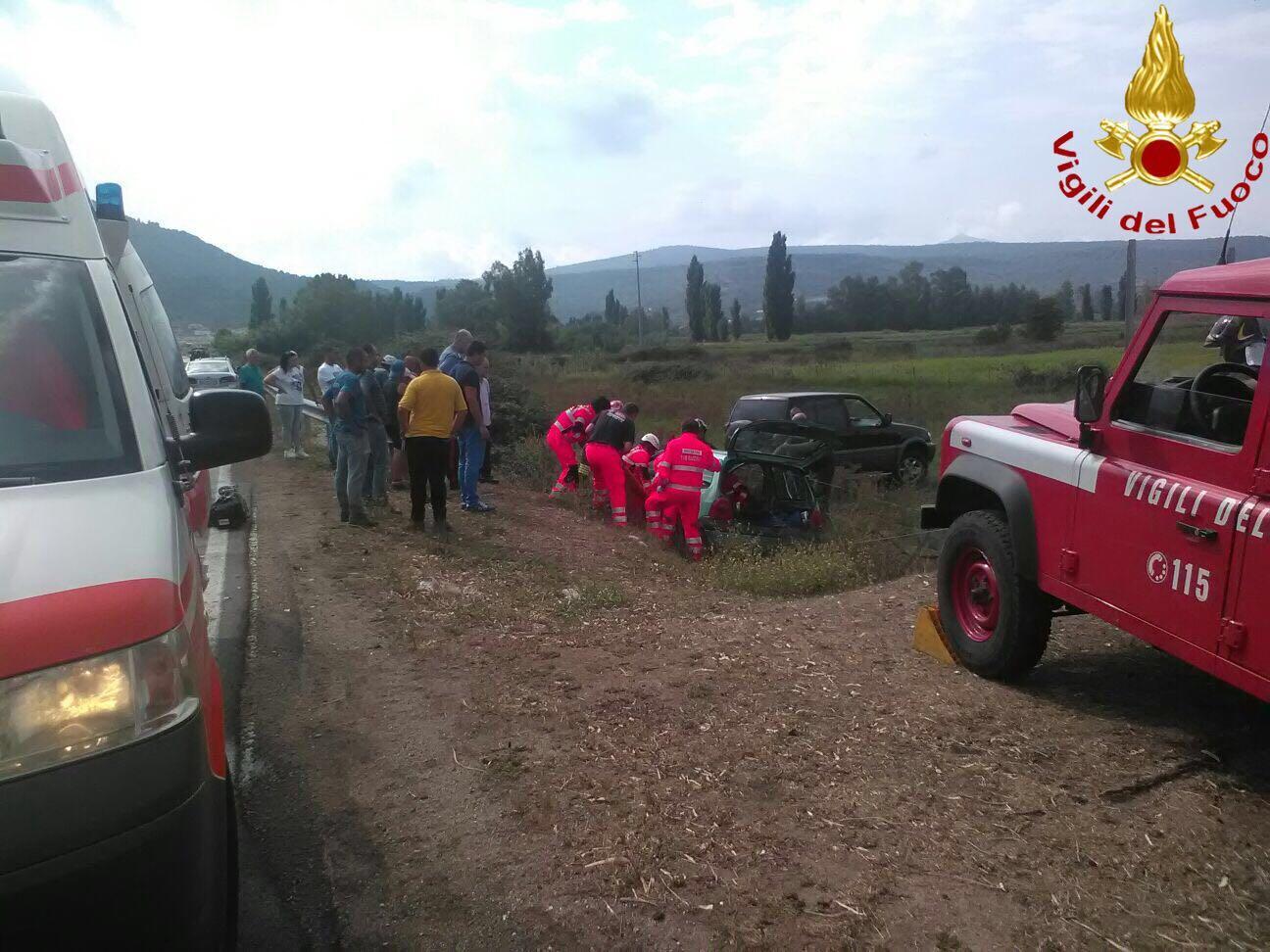L'auto finita fuori strada