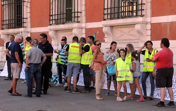Costa, i lavoratori: "Adesso cosa faremo"