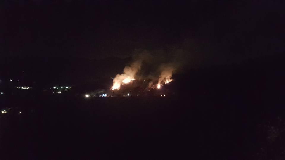L'incendio alla Pila (foto postata su Fb da Vincenzo Tagliata)
