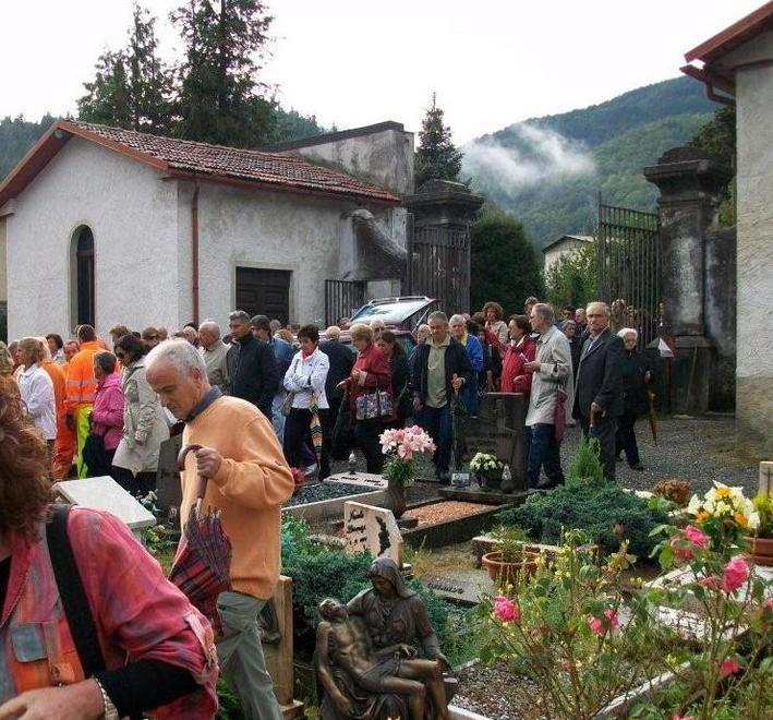 Lampade votive spente, lettere e proteste 
