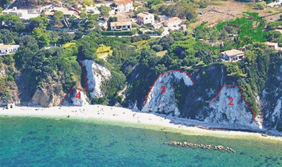 la costa si sbriciola