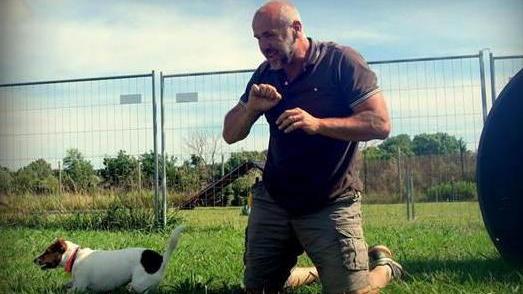 Il pompiere istruttore: "Così addestro i cani per le emergenze" - Le foto