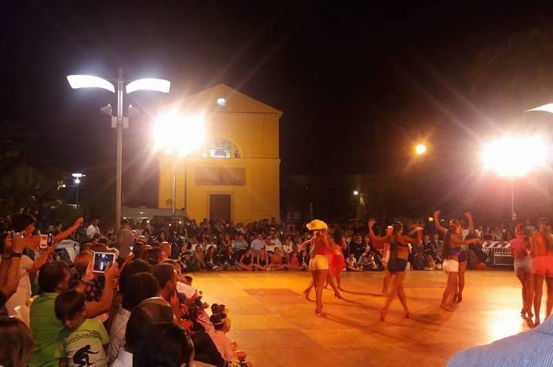 Piazza Umberto gremita per il Gran galà della danza 