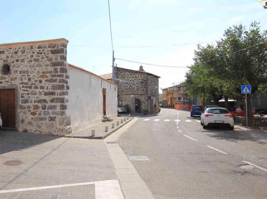 Saccheggiano tabaccheria con l’auto dei barracelli