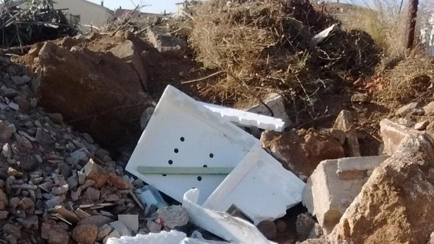 Telti, c’è una discarica nel centro abitato