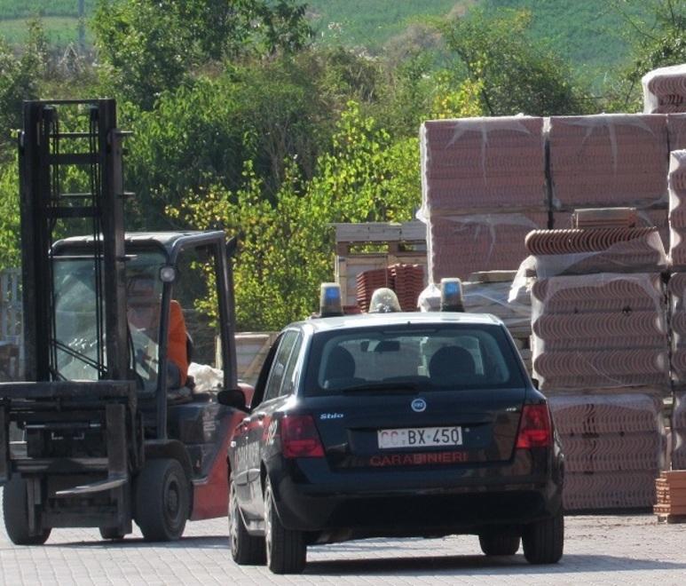 Travolto dalle lastre di cemento 