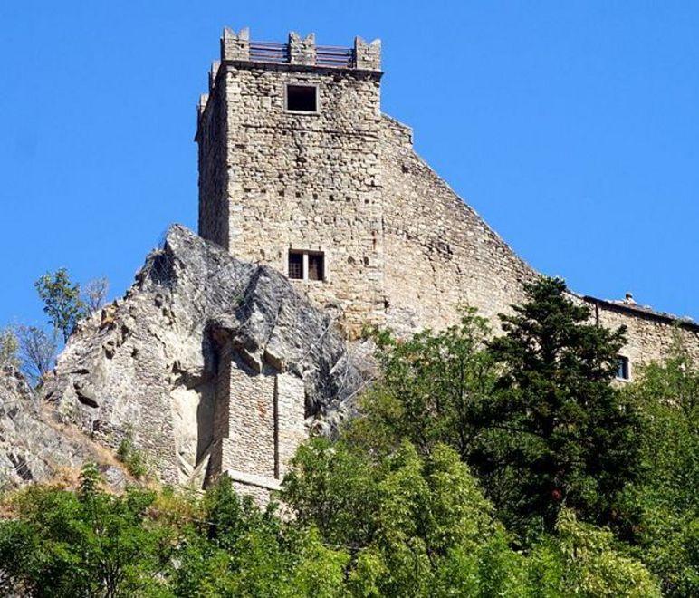 Festa in Rocca con botte e ubriachi 
