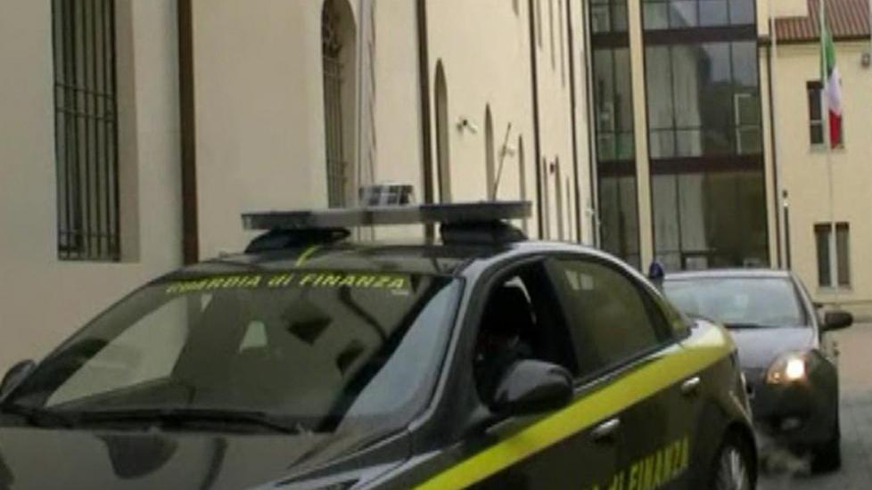 Finanza a caccia di documenti in Comune