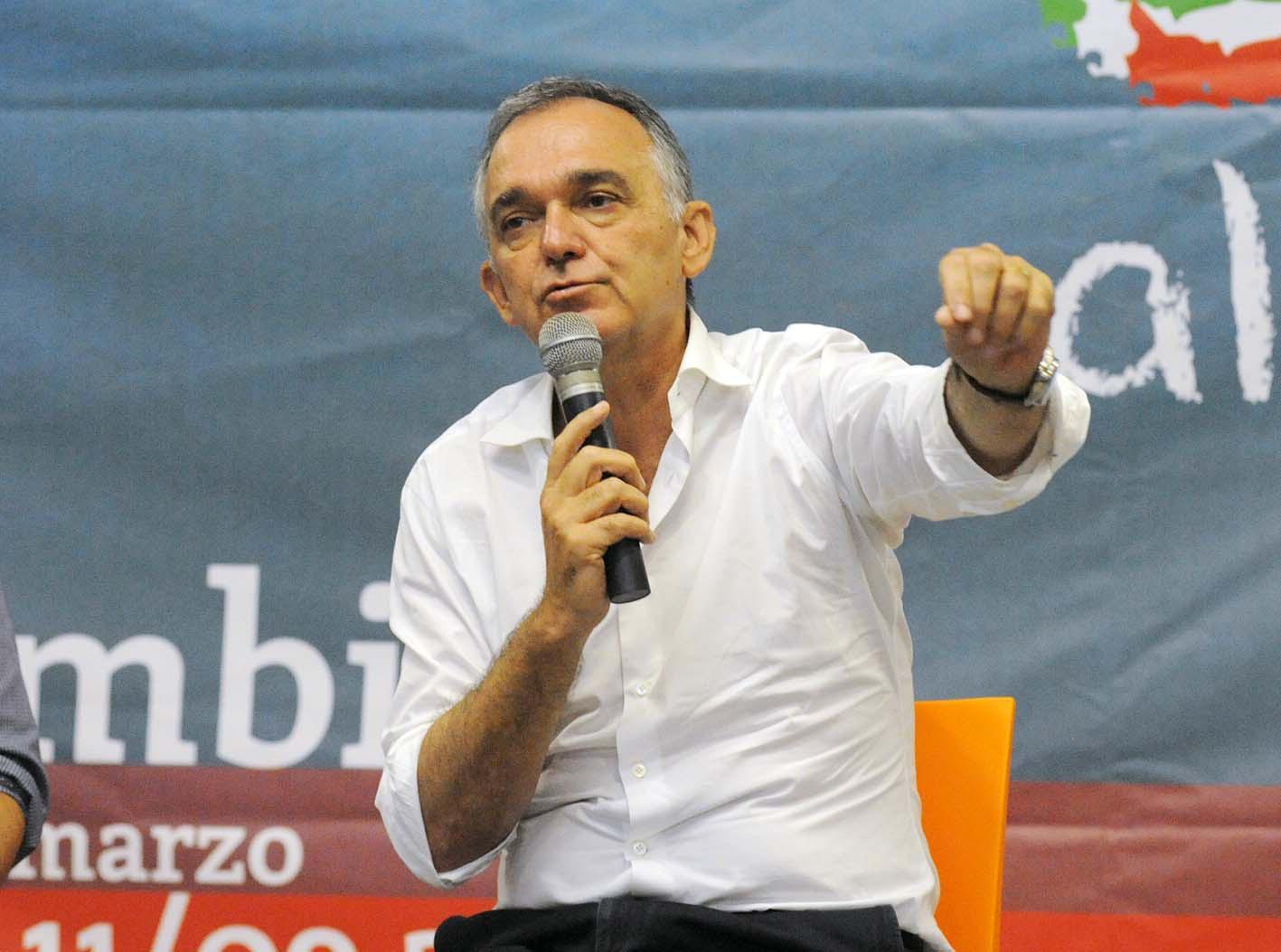 Enrico Rossi alla Festa dell'Unità di Piombino (foto Paolo Barlettani)