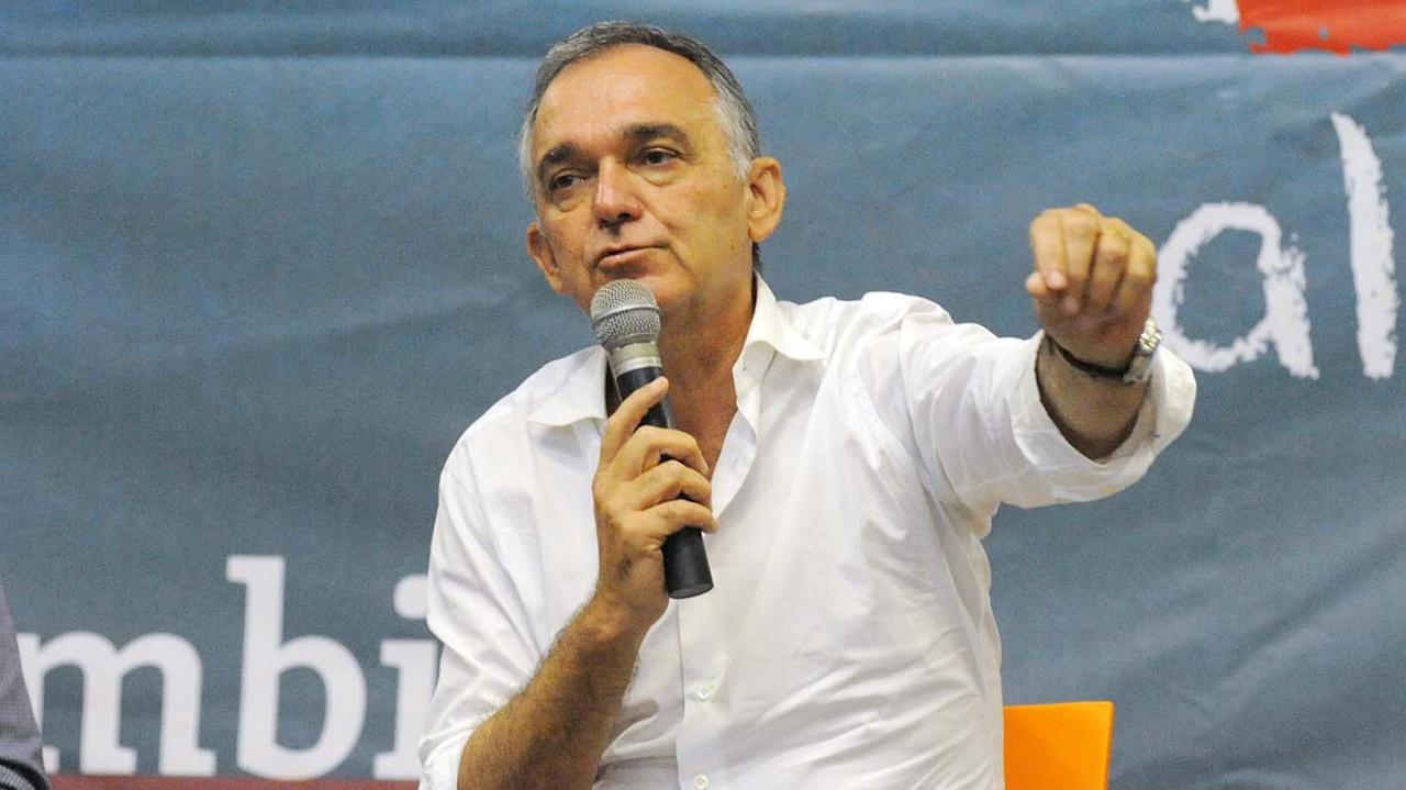 Enrico Rossi alla Festa dell'Unità di Piombino (foto Paolo Barlettani)