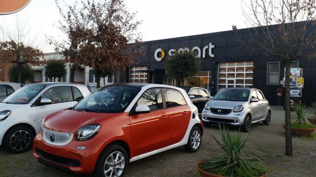 La sede della concessionaria Smart di via dei Pioppi (foto dal sito della concessionaria)