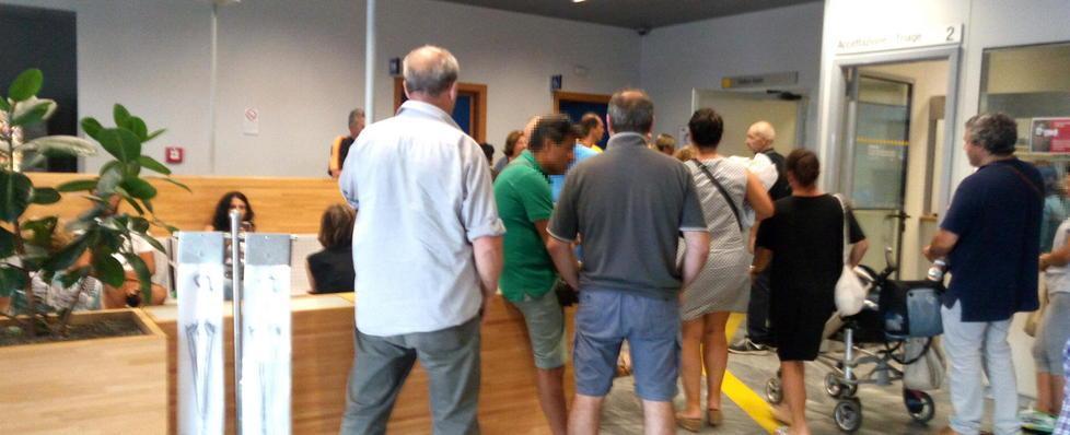 Pronto soccorso invaso dalle mosche e dalle larve 