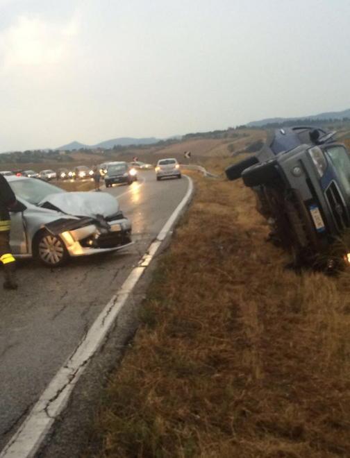 Scontro frontale con 4 feriti Coinvolto anche un bambino