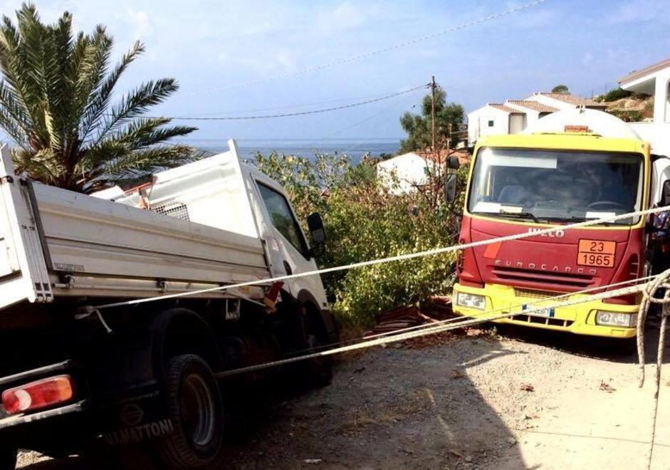 Muore schiacciato dal suo camion 