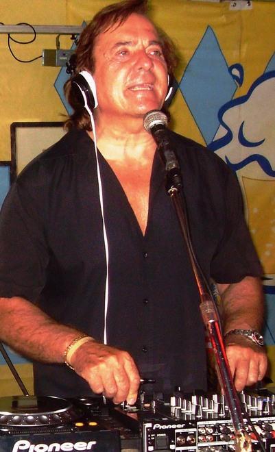Col Dj Riccardo Cioni il viaggio musicale tra Settanta e Novanta 