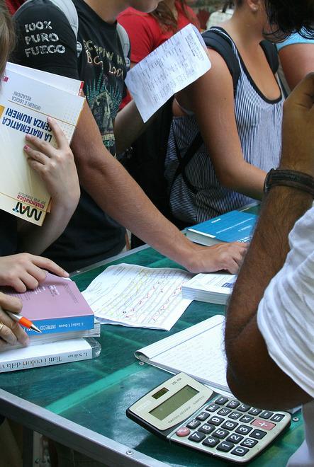Le sindache offrono libri e aiuti ai ragazzi terremotati