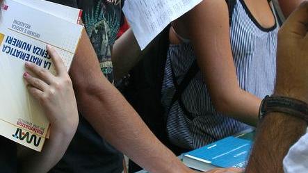 Le sindache offrono libri e aiuti ai ragazzi terremotati