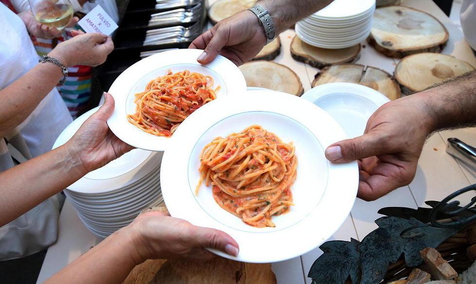 Sagre e feste paesane Dove c’è cibo si raccolgono fondi