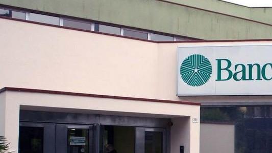 Gli clonano la carta e gli prosciugano il conto
