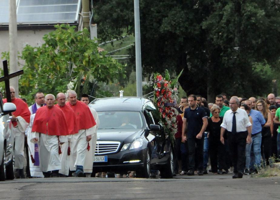 Folla ai funerali di Francesco Dettori