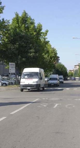 Viene sorpreso mentre cerca di rubare un’auto
