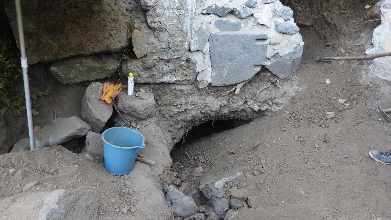 Padria, scavi clandestini in due cisterne di epoca romana: denunciati tre tombaroli