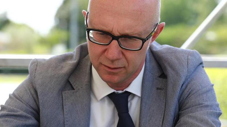 Il sindaco tira dritto: «Non sono dittatore, basta fango e minacce»