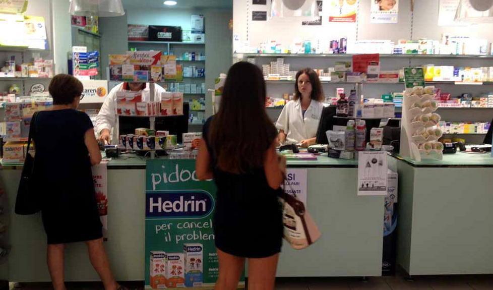 Evade dai domiciliari e va a rapinare farmacia 